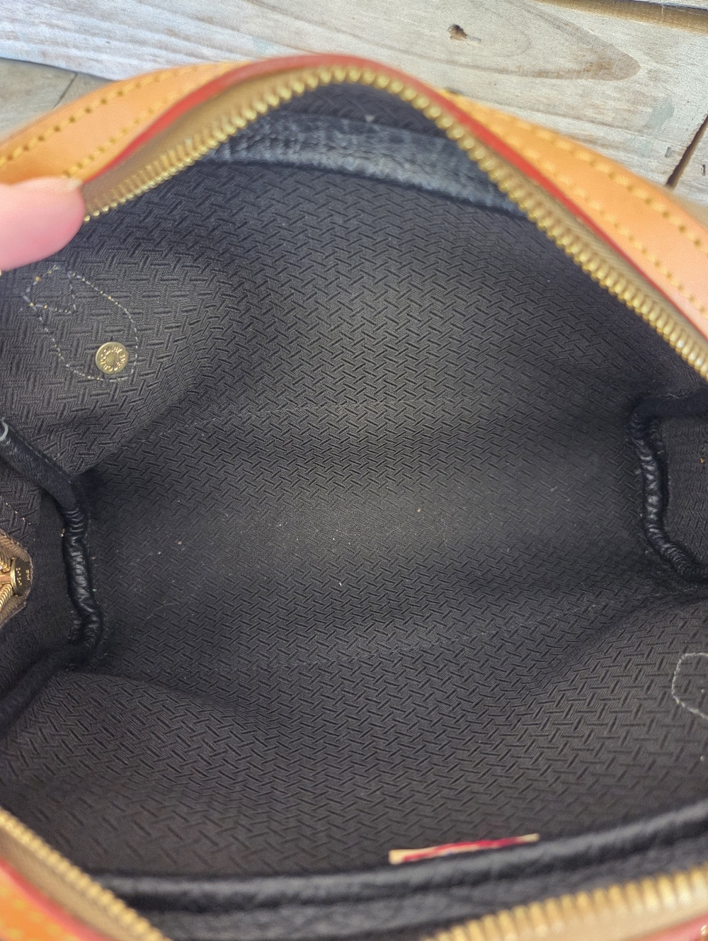 Dooney & Bourke Crossbody. - Picture 7 of 15